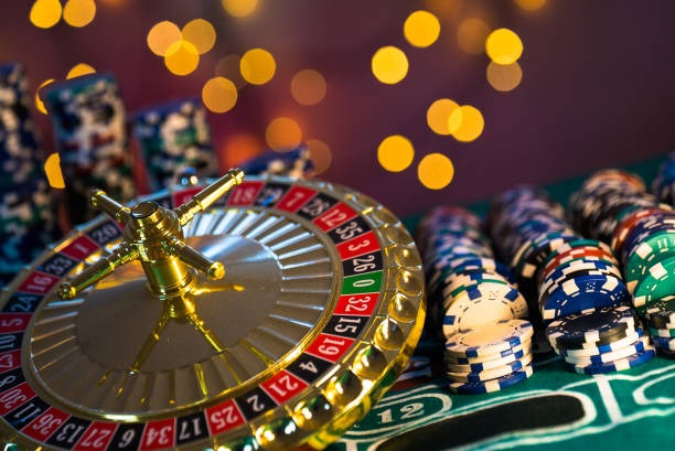 aksitoto slot mobile app interface showing slot games and live dealer tables